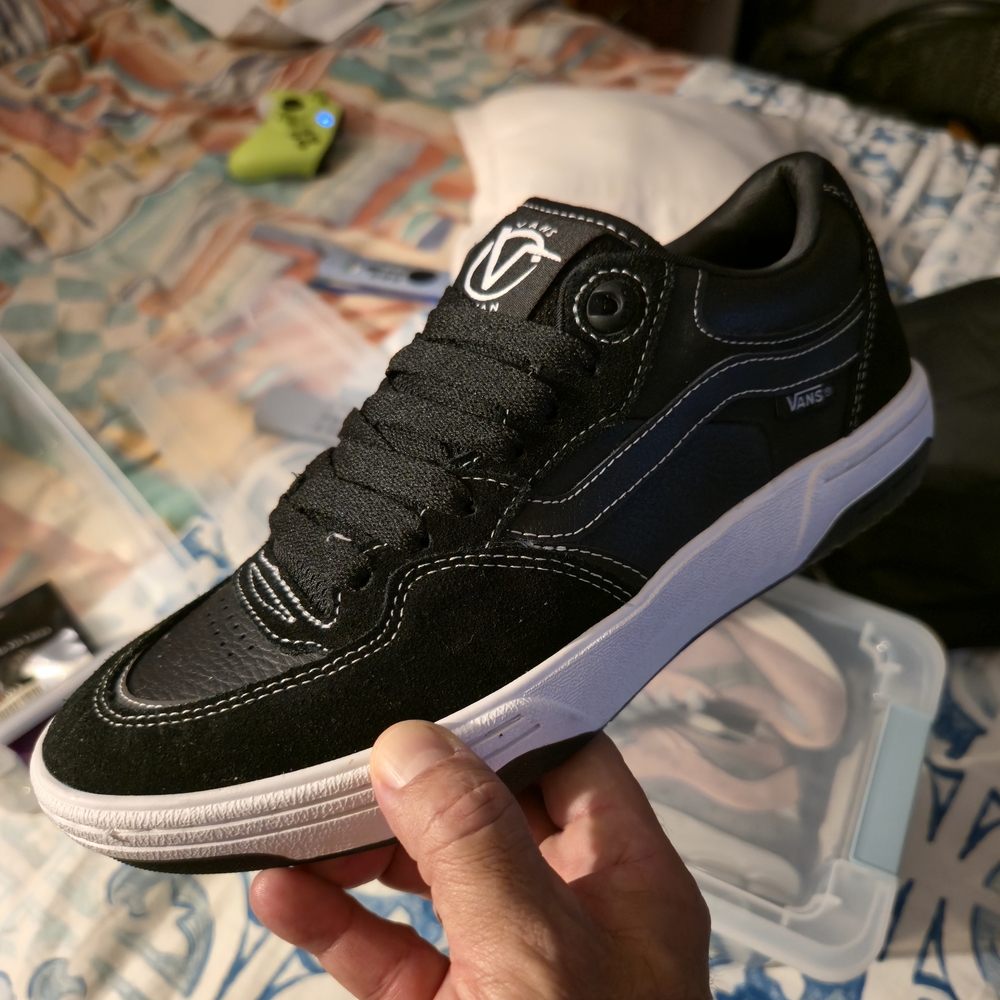 NEW Vans Men's Black Sneakers